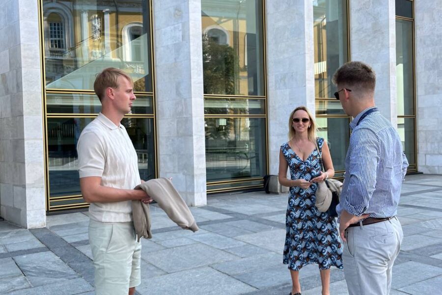 Московская семья. Экскурсия по столице пешком и на катере