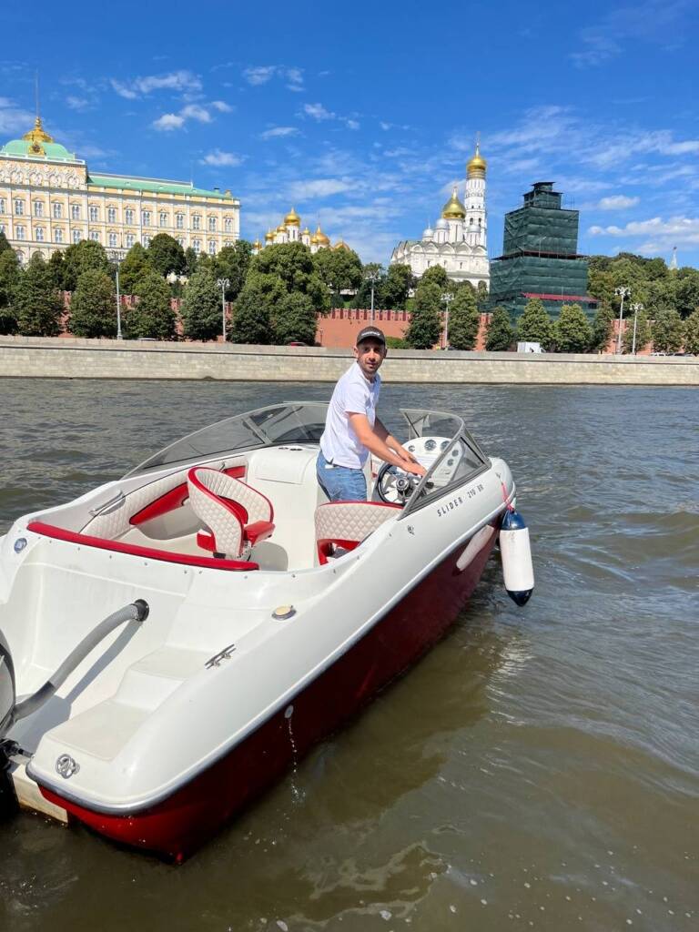 Катер ждёт. Семейная экскурсия по реке Москва