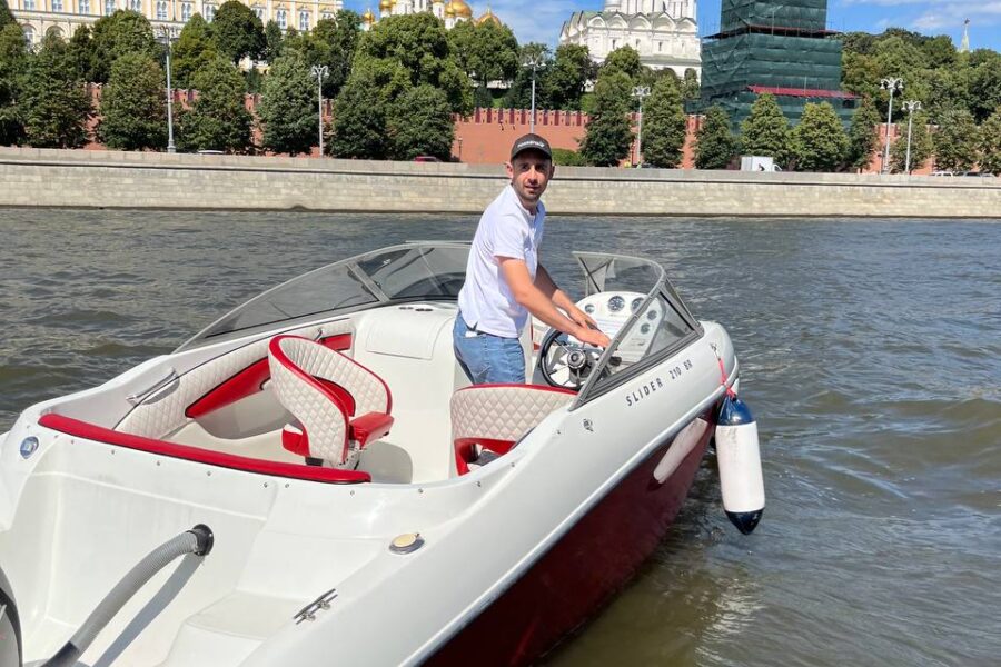 Катер ждёт. Семейная экскурсия по реке Москва