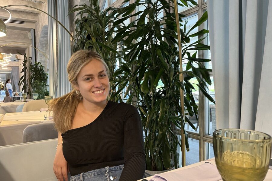 Гости в интерьерах ресторана "Московское небо"