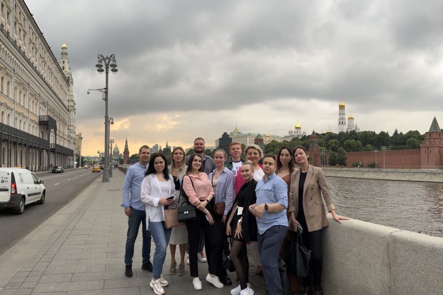 ЮниКредит банк. Прогулка по Софийской набережной. Индивидуальная экскурсия по Софийской набережной.