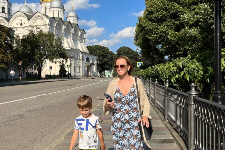 Семейная экскурсия по Кремлю пешком и на катере по Москва-реке