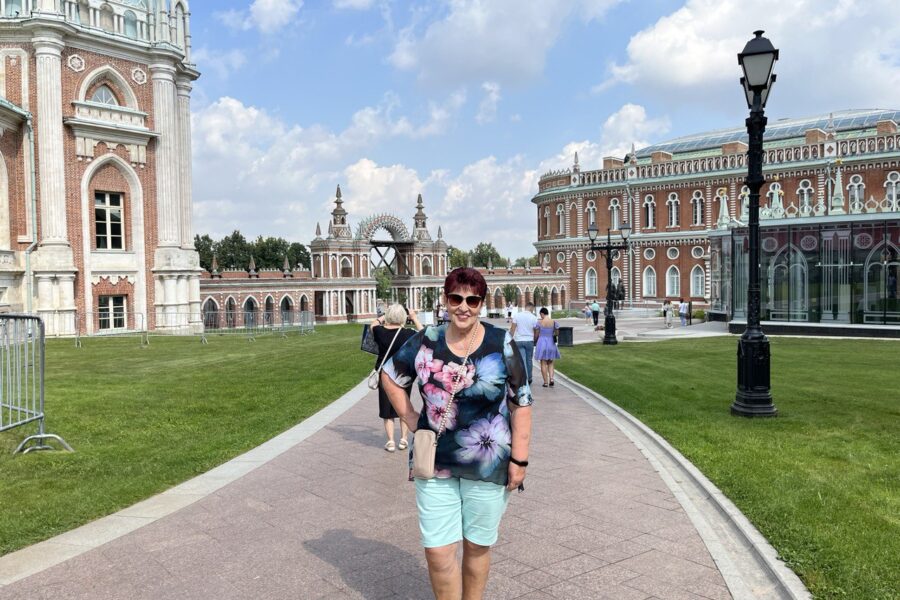 Иностранцы в парке Царицыно