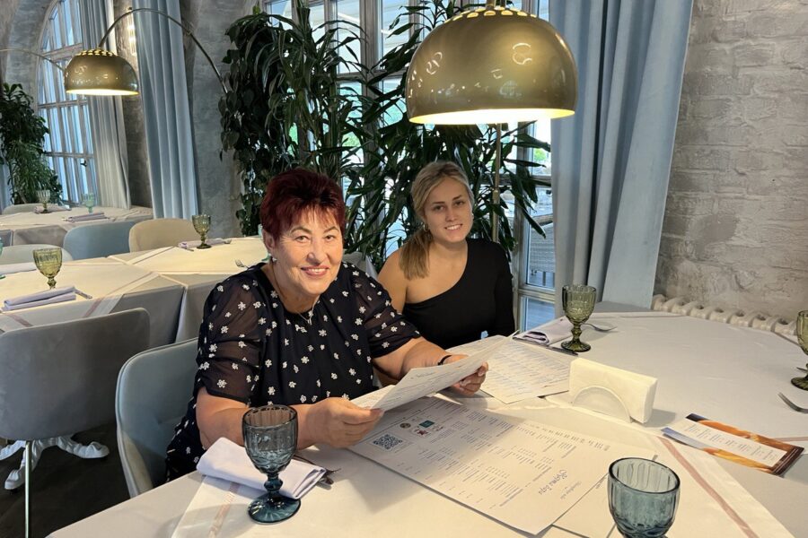 Вкусный обед в ресторане в ходе экскурсии по Москве для иностранцев