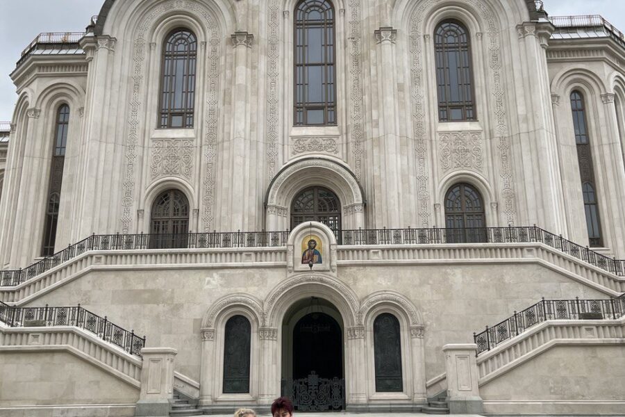 Успенский собор. Экскурсия немок по Кремлю Успенский собор в Кремле. Семейная экскурсия по Кремлю