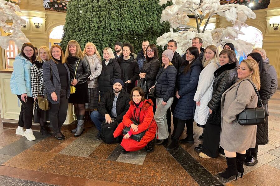 Фото в ГУМе у новогодней ёлки Фотосессия у ёлки в ГУМе