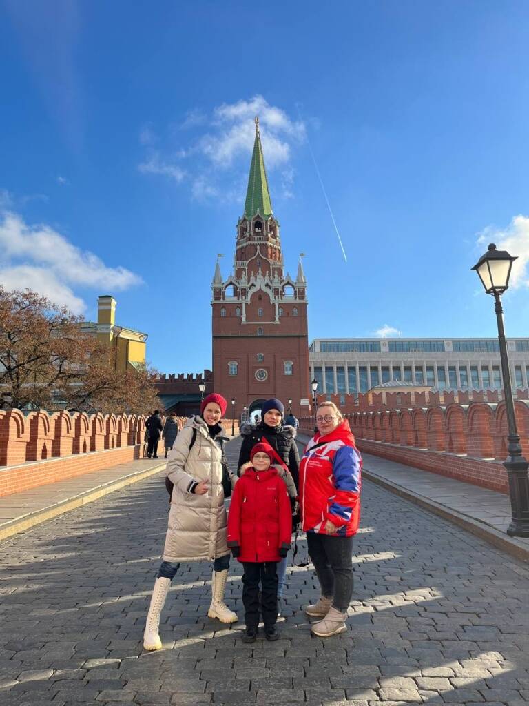 Фото семьи у Кремля
