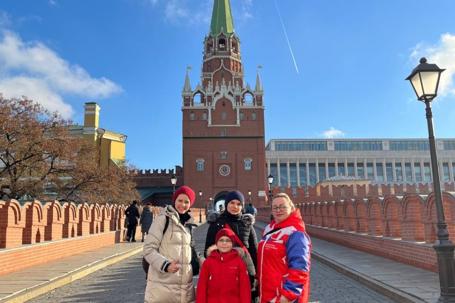 Фото семьи у Кремля