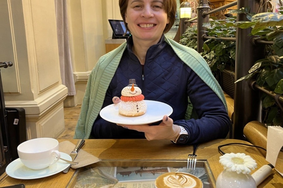 Вкусные пирожные в Кофемании