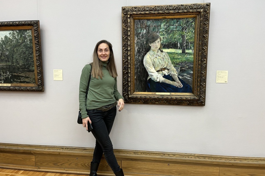 У картины Валентина Серова "Девушка, освещённая солнцем" (1888 г.)