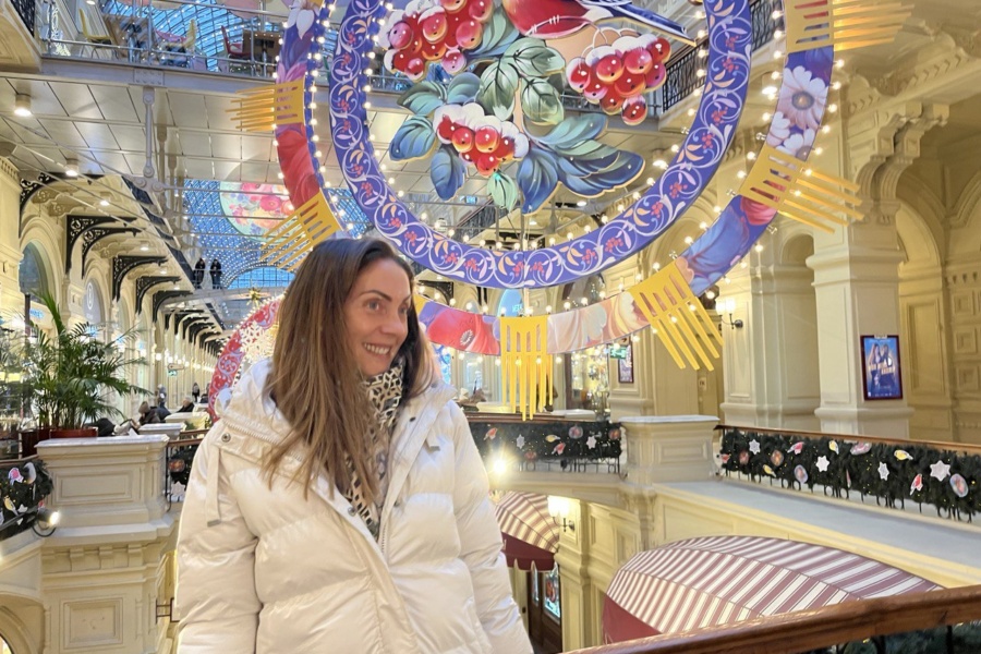 Милена в ГУМе. Экскурсия по Москве