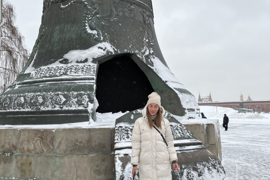 Фото с Царь-колоколом на экскурсии по Кремлю