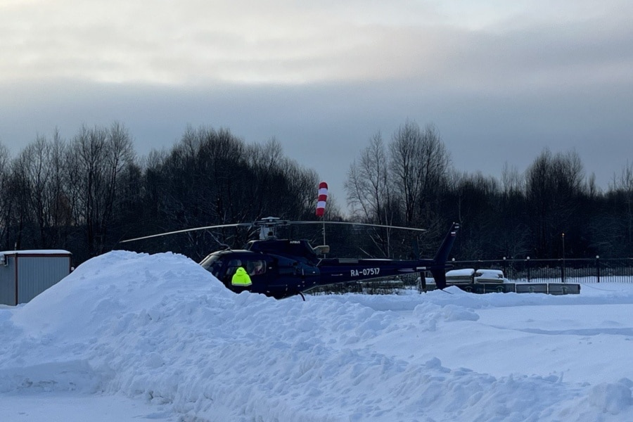 Вертолёт. Гости приземляются