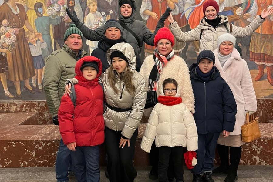 Экскурсанты прогулялись по станциям метро