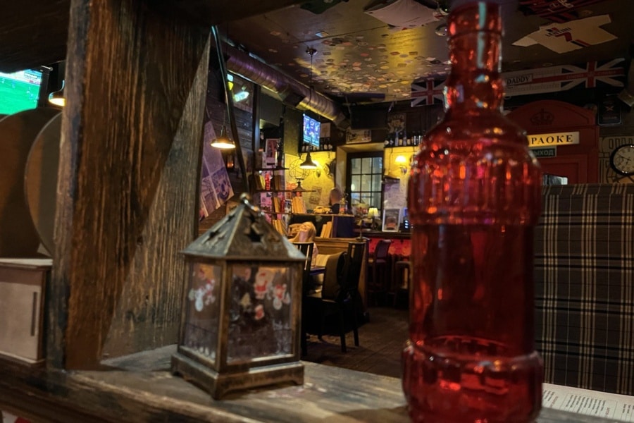 Уличные гиды посетили Английский паб после экскурсии "Окно в Европу"