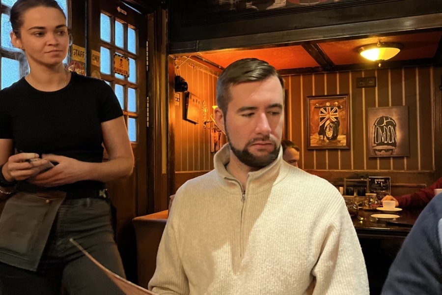 Уличные гиды посетили Английский паб после экскурсии "Окно в Европу"