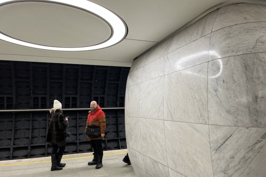 Гиды по Москве гуляют по станциям метро