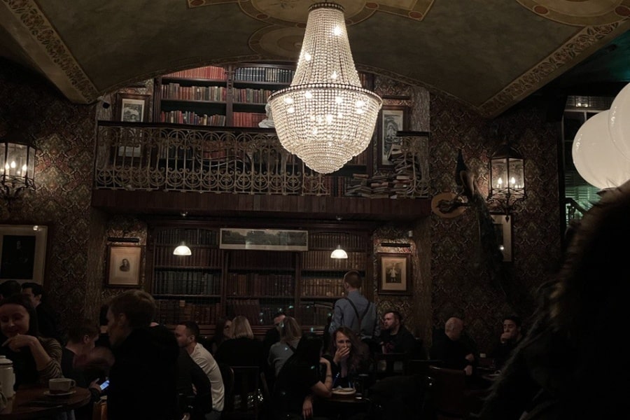 Интерьер Black Swan