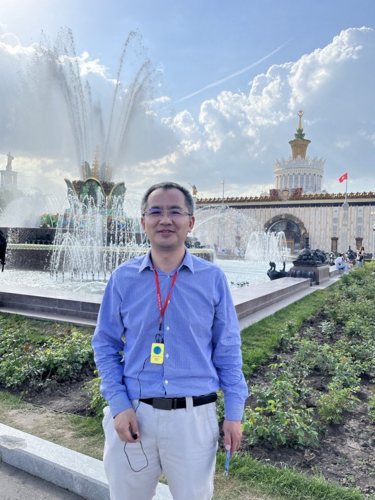 Гости не могли пройти мимо красивого фонтана