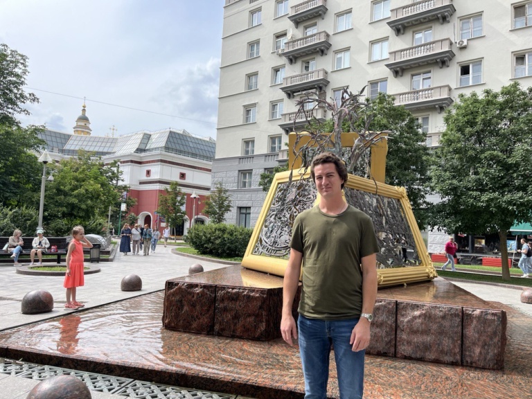 Француз из Италии гуляет по столице