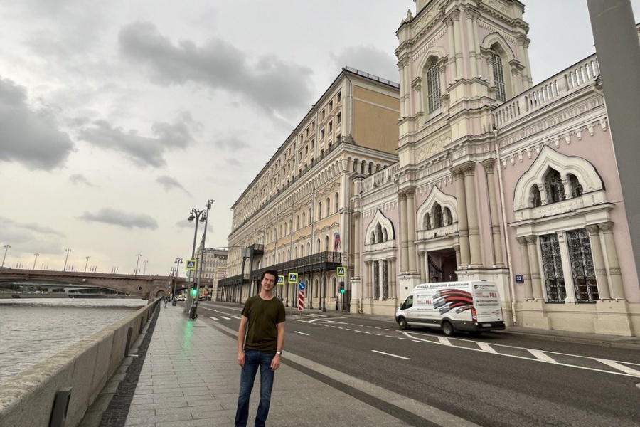 Рядом с храмом "Всех скорбящих Радость"