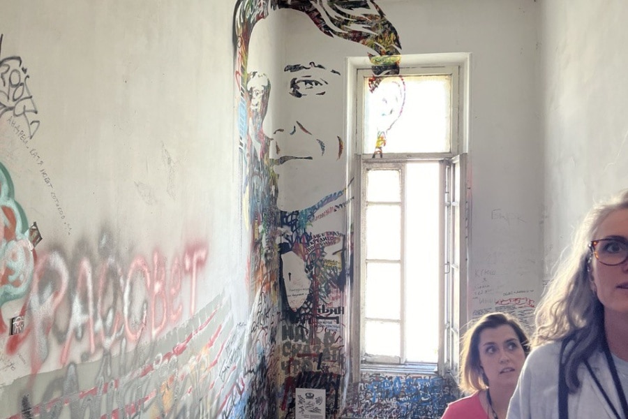 В музее Булгакова Рисунки в музее Булгакова