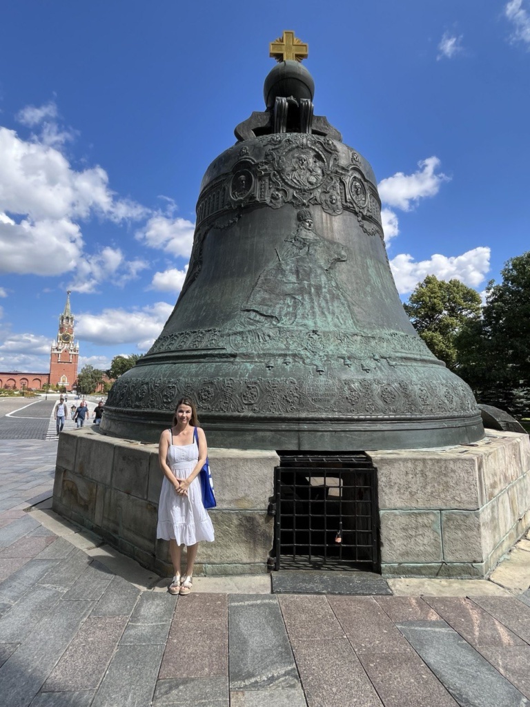 Экскурсия с иностранкой: Царь-колокол Экскурсия с иностранкой: от румынских стоматологических мостов до московских приключений
