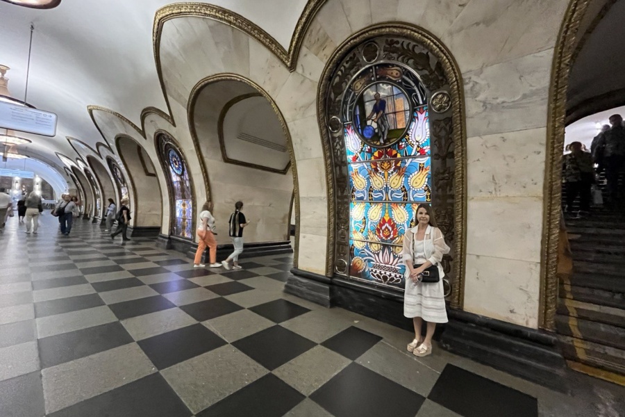 Прогулка с гидом по метро Москвы для иностранки