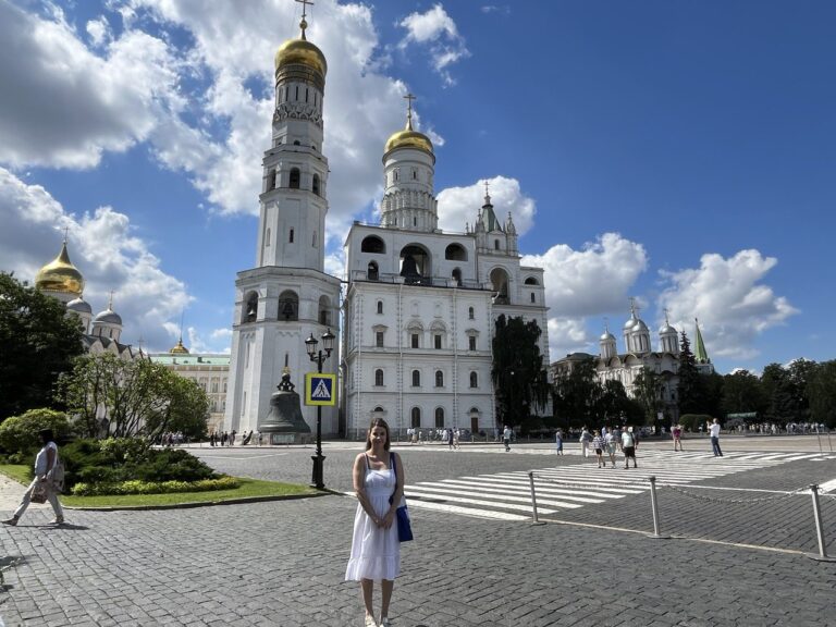 Экскурсия с иностранкой: Успенская звонница и колокольня Ивана Великого Экскурсия по Кремлю для иностранки: Успенская звонница и колокольня Ивана Великого