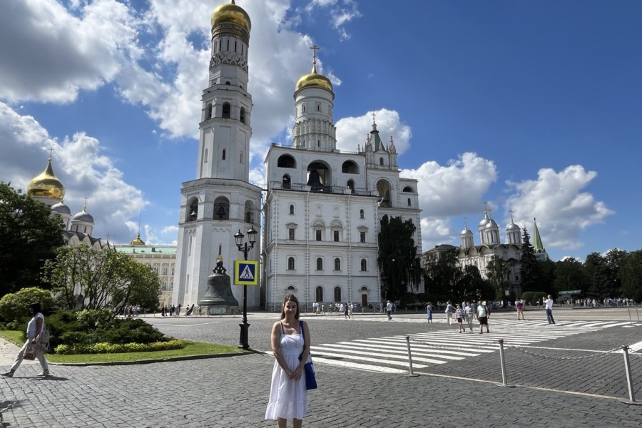 Экскурсия по Кремлю для иностранки: Успенская звонница и колокольня Ивана Великого