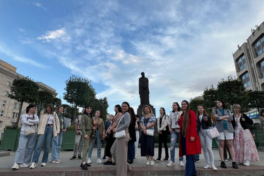 Экскурсия "Мастер и Маргарита" для компании "Фаберлик" Экскурсия "Мастер и Маргарита" для компании "Фаберлик". Корпоративная прогулка с гидом