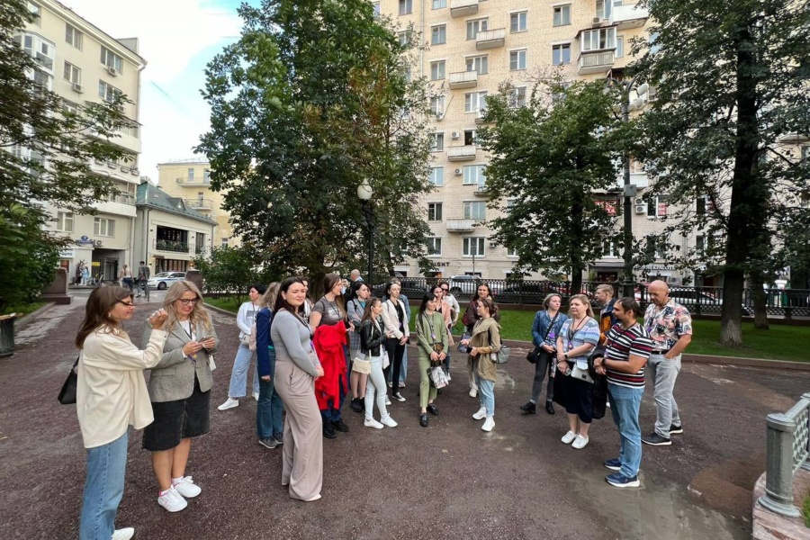 Корпоративная экскурсия "Мастер и Маргарита" для компании "Фаберлик" Компания "Фаберлик" на корпоративной экскурсии "Мастер и Маргарита"