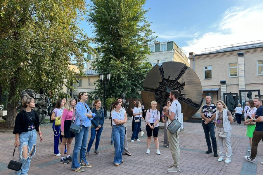 Современное искусство в музее. Прогулка с гидом по дворам Москвы, недалеко от Тверской улицы Музей современного искусства. Экскурсия по дворам Москвы близ Тверской улицы