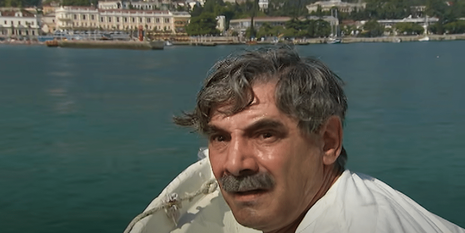 Степан Богданович Лиходеев был отправлен Воландом в Ялту из "нехорошей квартиры". Кадр из сериала "Мастер и Маргарита" Владимира Бортко, 2005 года.