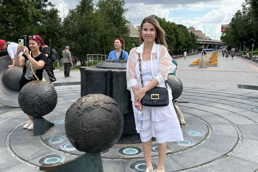 Индивидуальная экскурсия по ВДНХ для иностранки