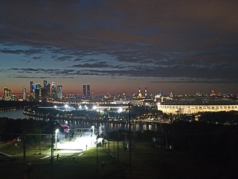 Живописная смотровая площадка на Воробьёвых Горах. Атмосферная экскурсия по Москве с частным гидом