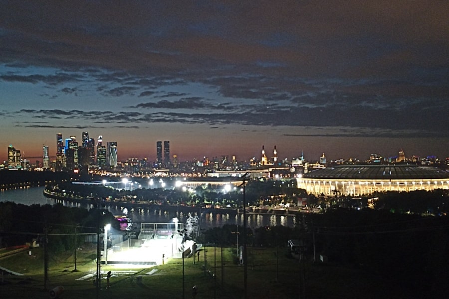 Picturesque observation deck on Sparrow Hills. Atmospheric excursion around Moscow with a private guide