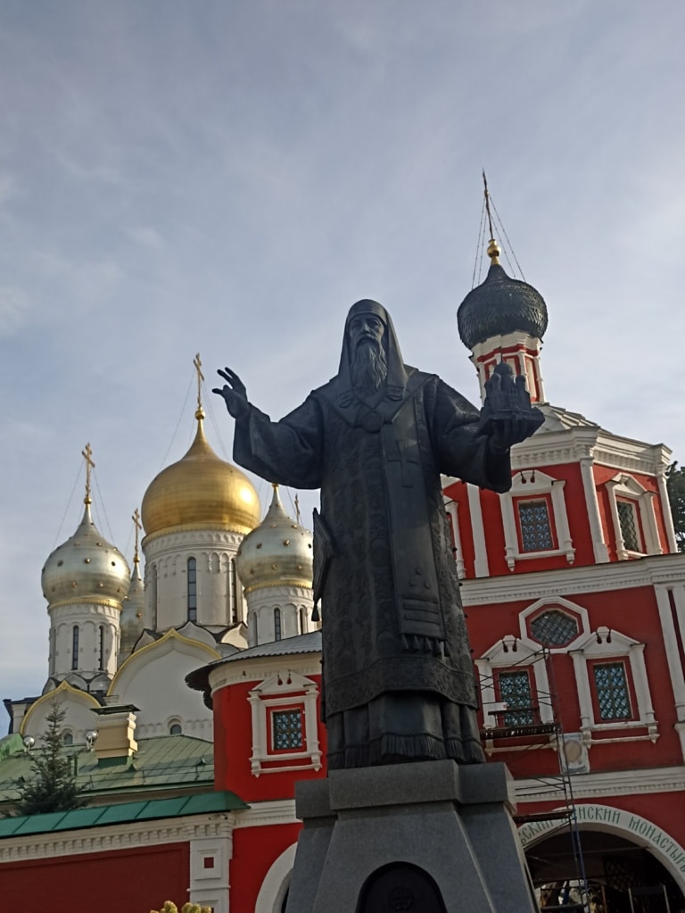 Знаменский монастырь и памятник митрополиту Алексию. Пешая экскурсия для компании вокруг офиса