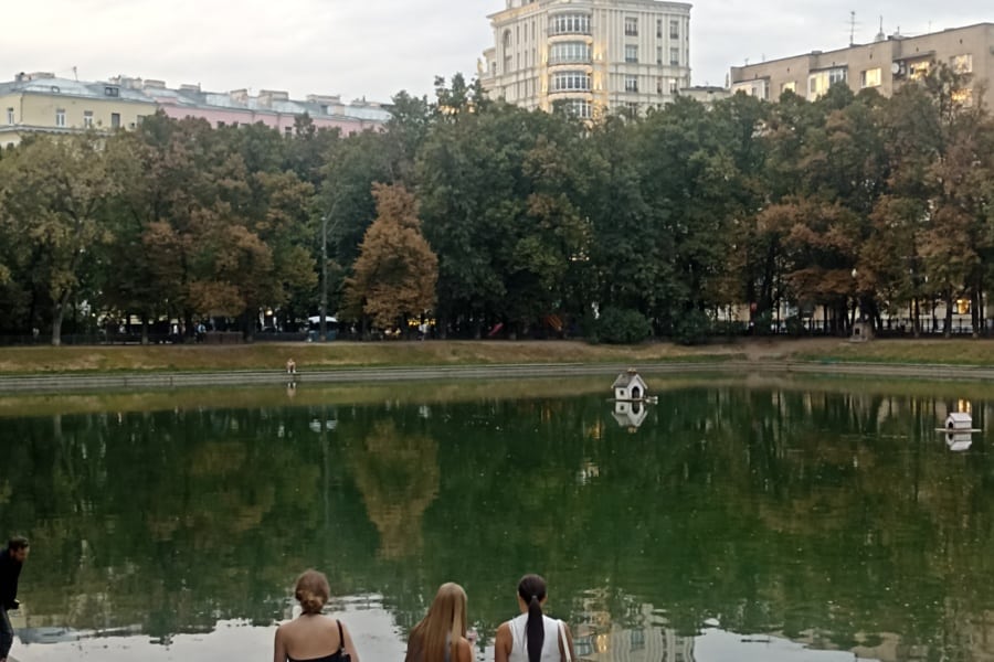 Patriarch's Pond in Moscow. Excursion for a company with a personal guide. Custom route development