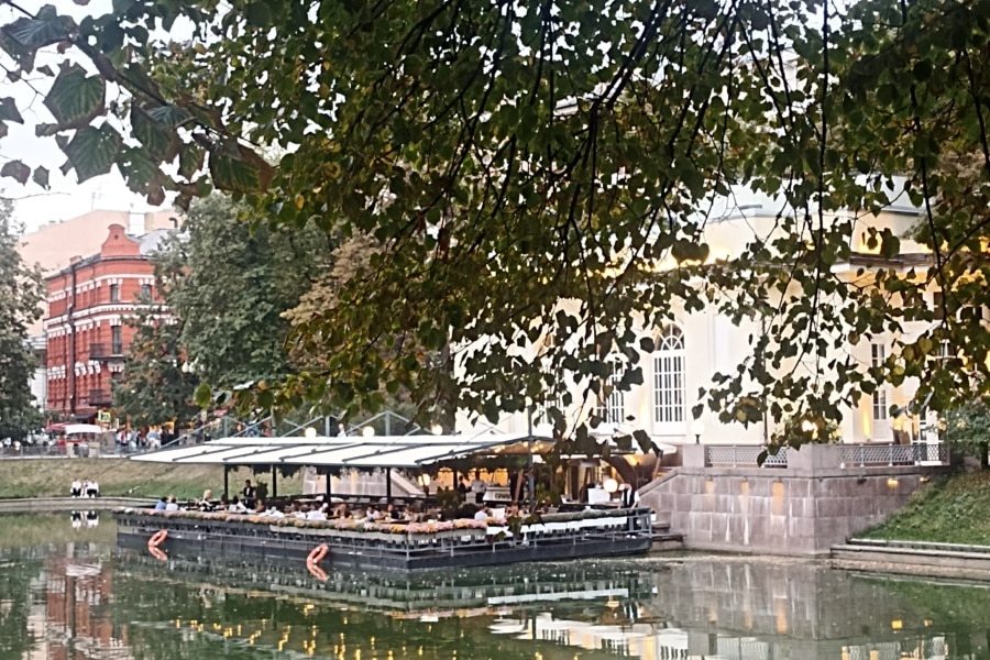 Patriarch's Pond. Walking tour with a private guide in the Patriarch's Pond area