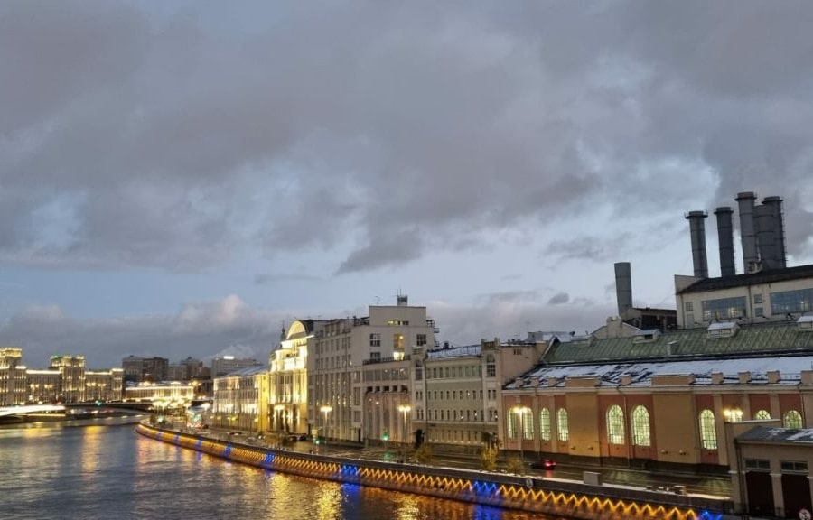 Вид с Парящего моста в парке Зарядье