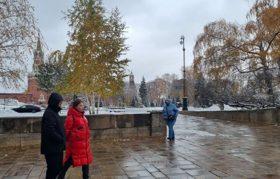 Прогулка с гидом тайцев по Кремлю.