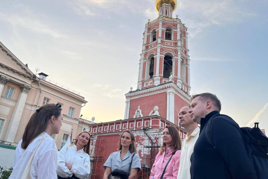 Высокопетровский монастырь. Экскурсия с хорошим гидом оживляет корпоративные будни