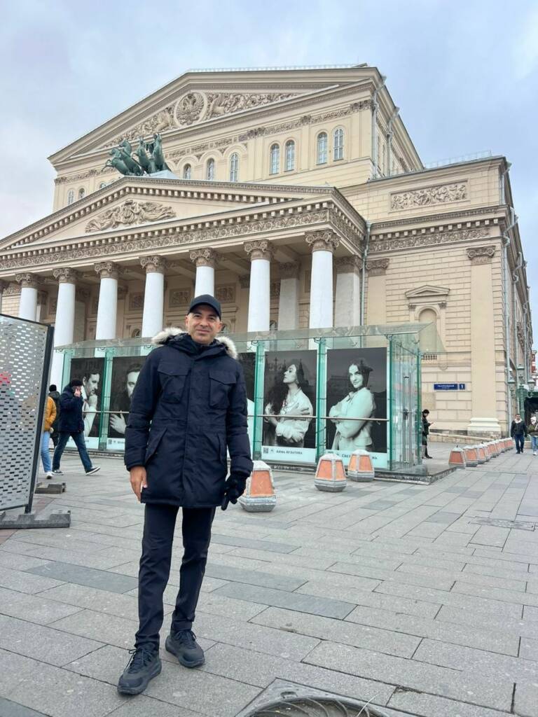Foreign Guest in Front of the Bolshoi Theatre. Individual Moscow Walking Tour in English