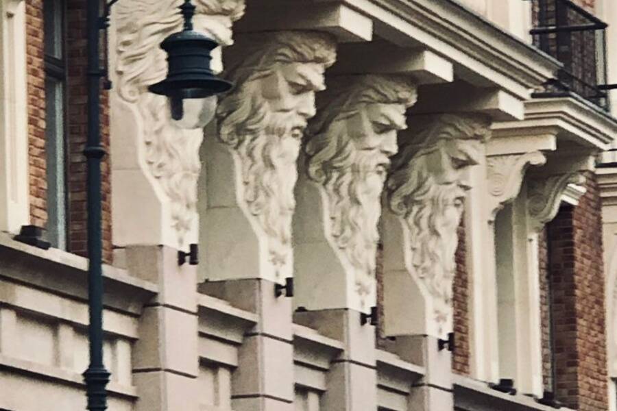 Фрагмент фасада ЖК "Дворянское гнездо". Пешая экскурсия по Москве