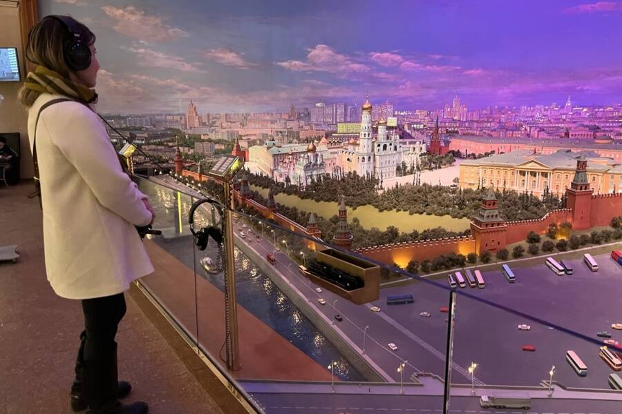 Диорама столицы в отеле "Рэдиссон". Экскурсия по Москве для англоговорящих Диорама Москвы в отеле "Рэдиссон". Прогулка по Москве на английском языке