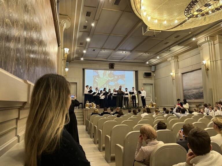 Концерт в семинарии Сретенского монастыря. Экскурсия по Москве на английском языке