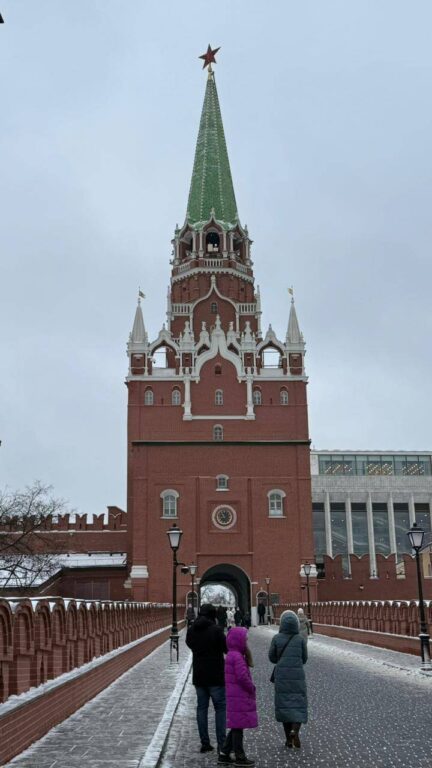 Троицкая башня Кремля. Экскурсия в Москве