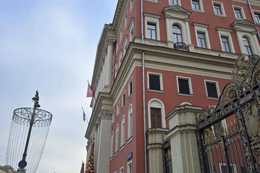 Дом генерал-губернатора на Тверской улице. Ныне мэрия Москвы в ходе экскурсии