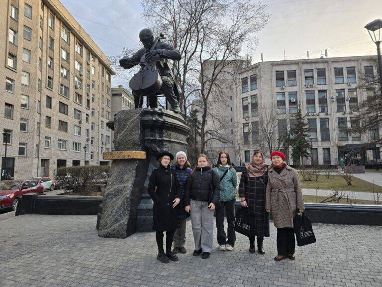 Памятник Мстиславу Ростроповичу. Экскурсия по городу